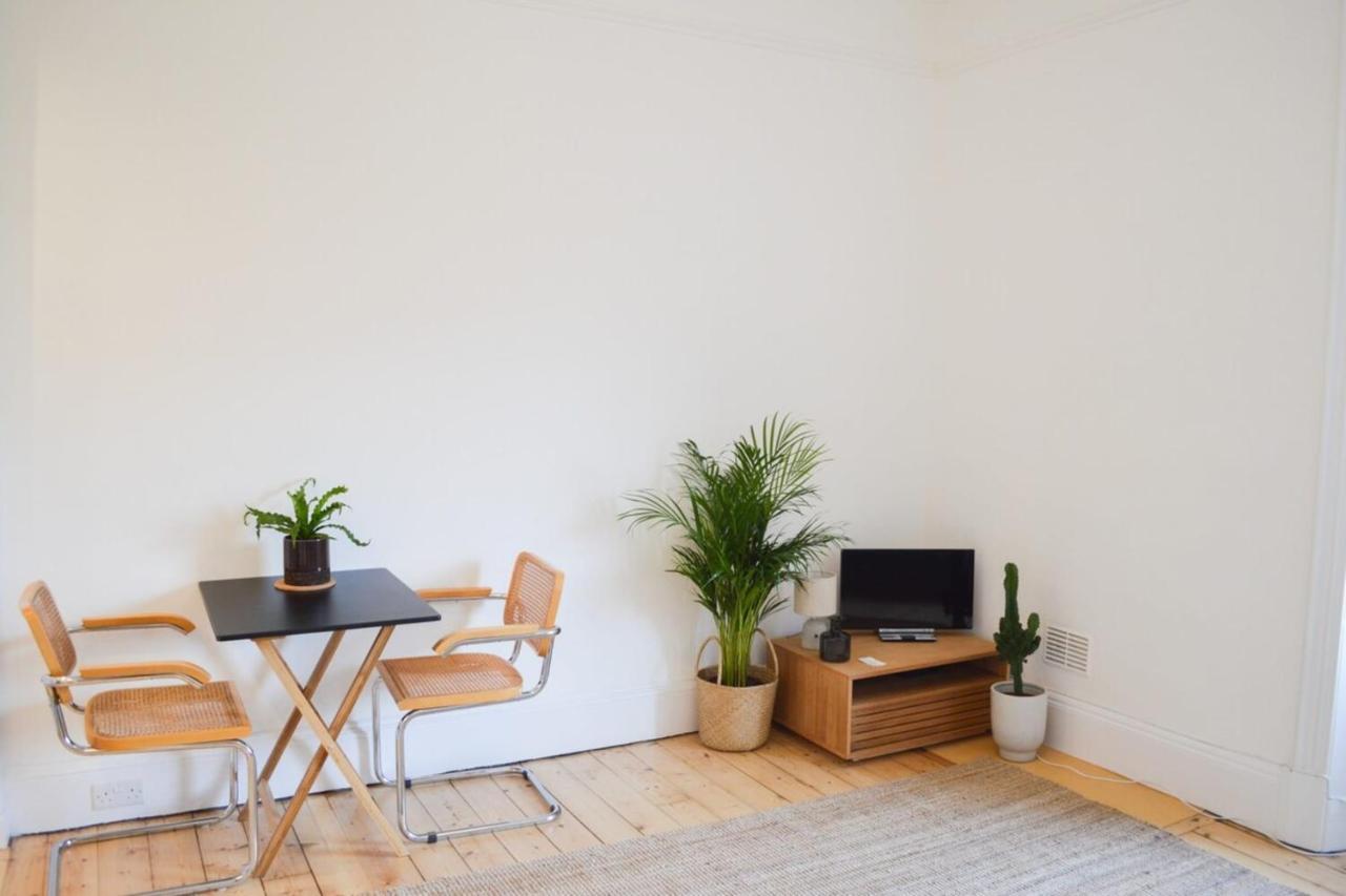 Modern 1 Bedroom Flat In The Heart Of Édimbourg Extérieur photo