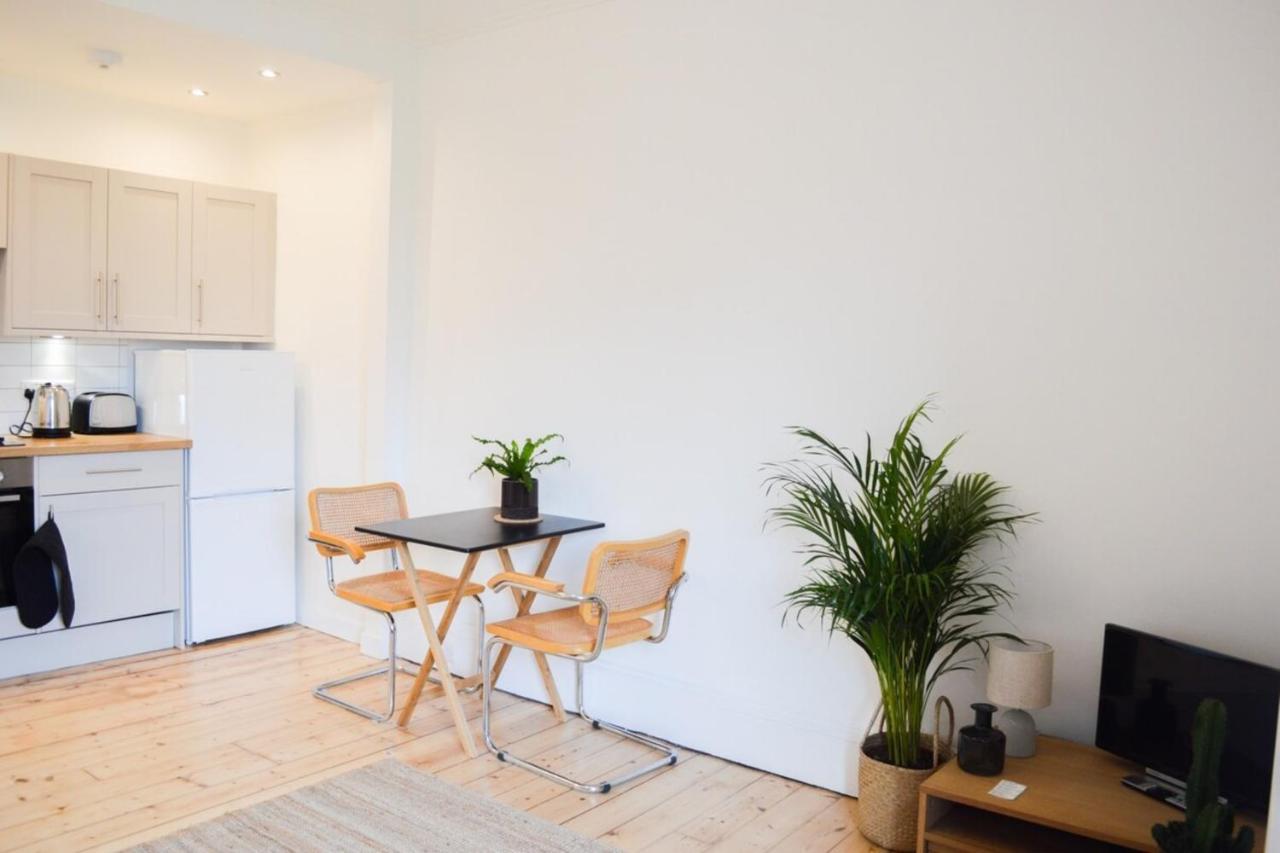 Modern 1 Bedroom Flat In The Heart Of Édimbourg Extérieur photo